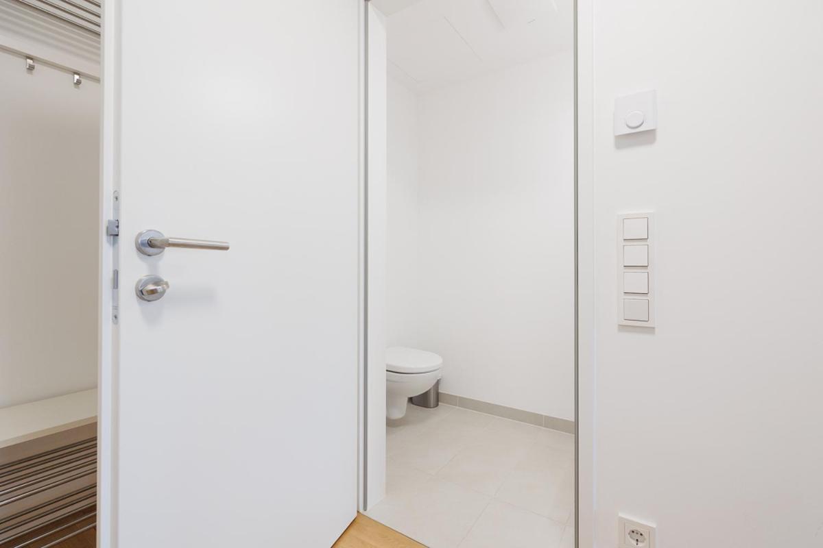 Lovely Apartment In Marina Tower - 10Min To City Center Wien Eksteriør billede