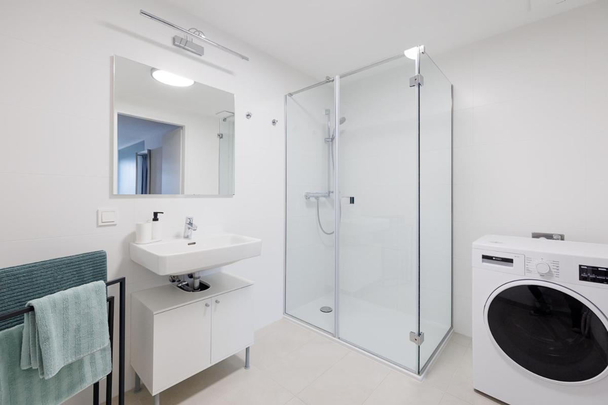 Lovely Apartment In Marina Tower - 10Min To City Center Wien Eksteriør billede