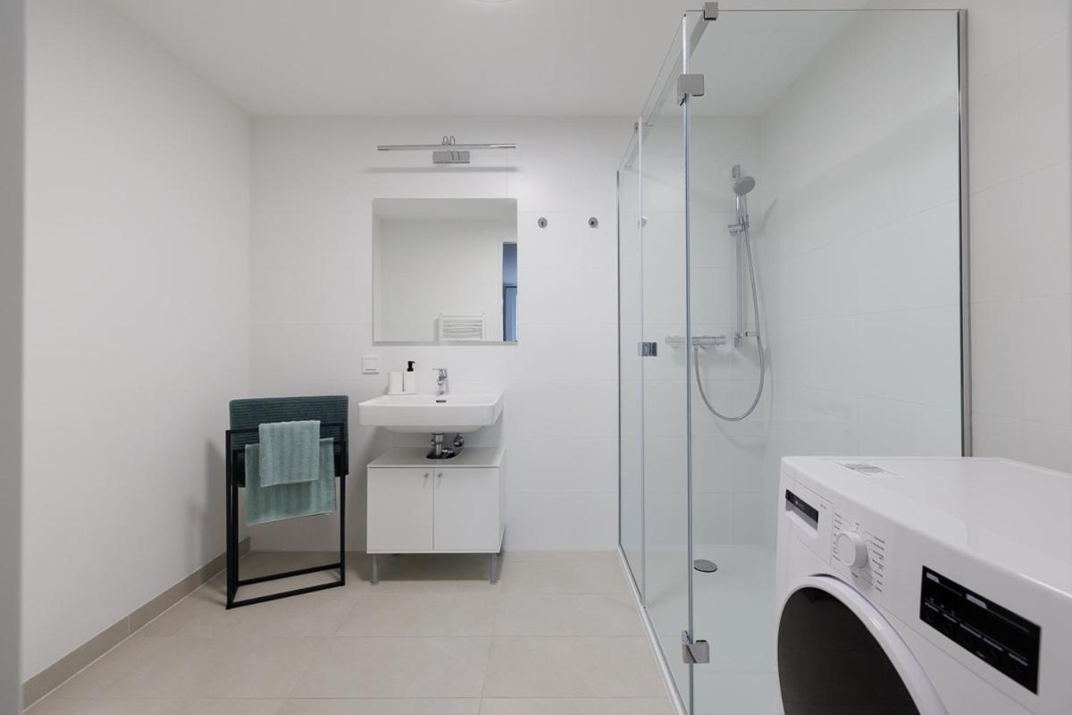 Lovely Apartment In Marina Tower - 10Min To City Center Wien Eksteriør billede