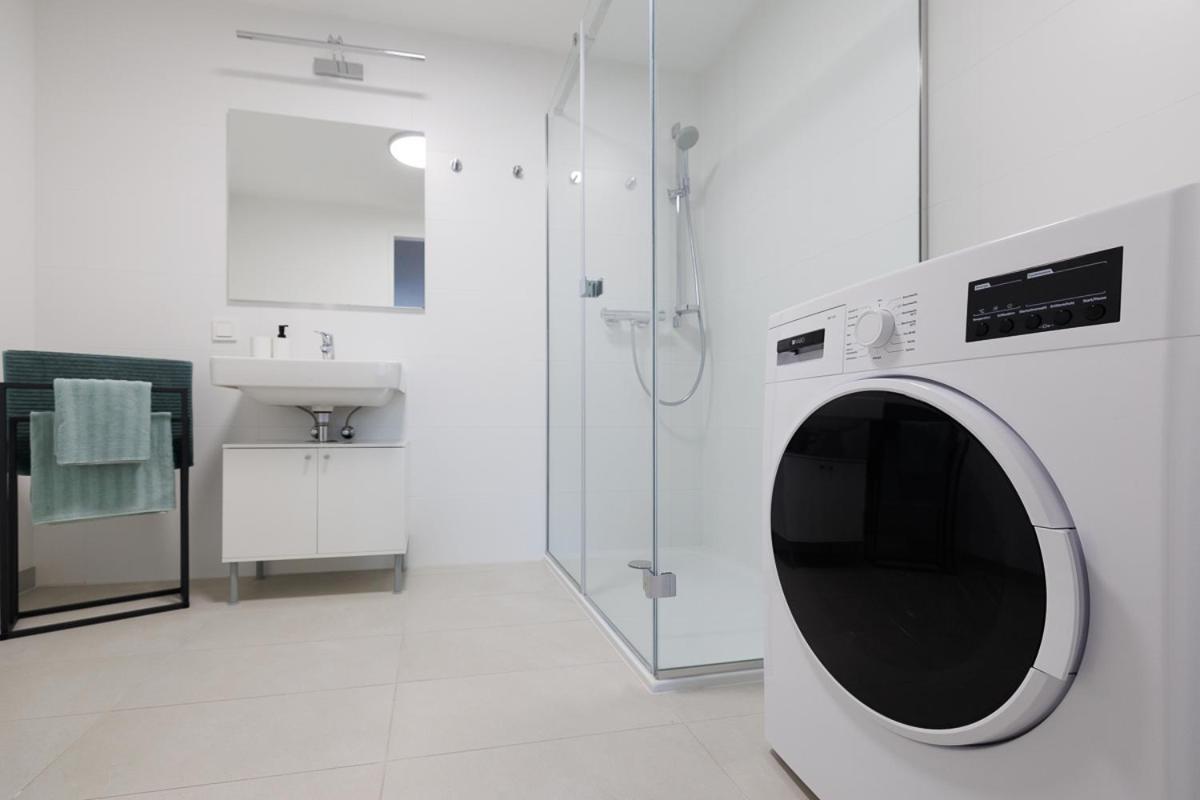 Lovely Apartment In Marina Tower - 10Min To City Center Wien Eksteriør billede
